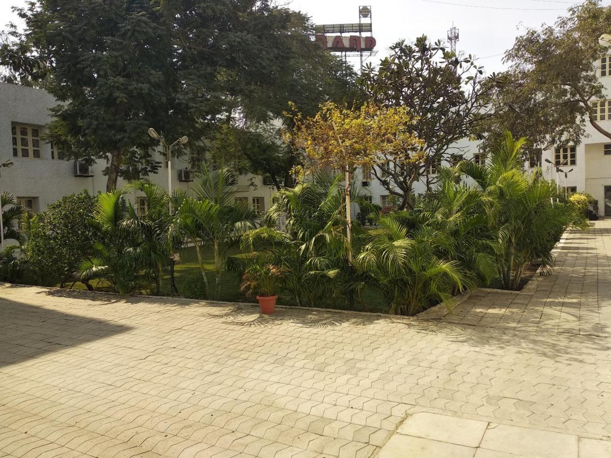 Chryso Hotels Pvt Ltd Ankleshwar Exterior foto