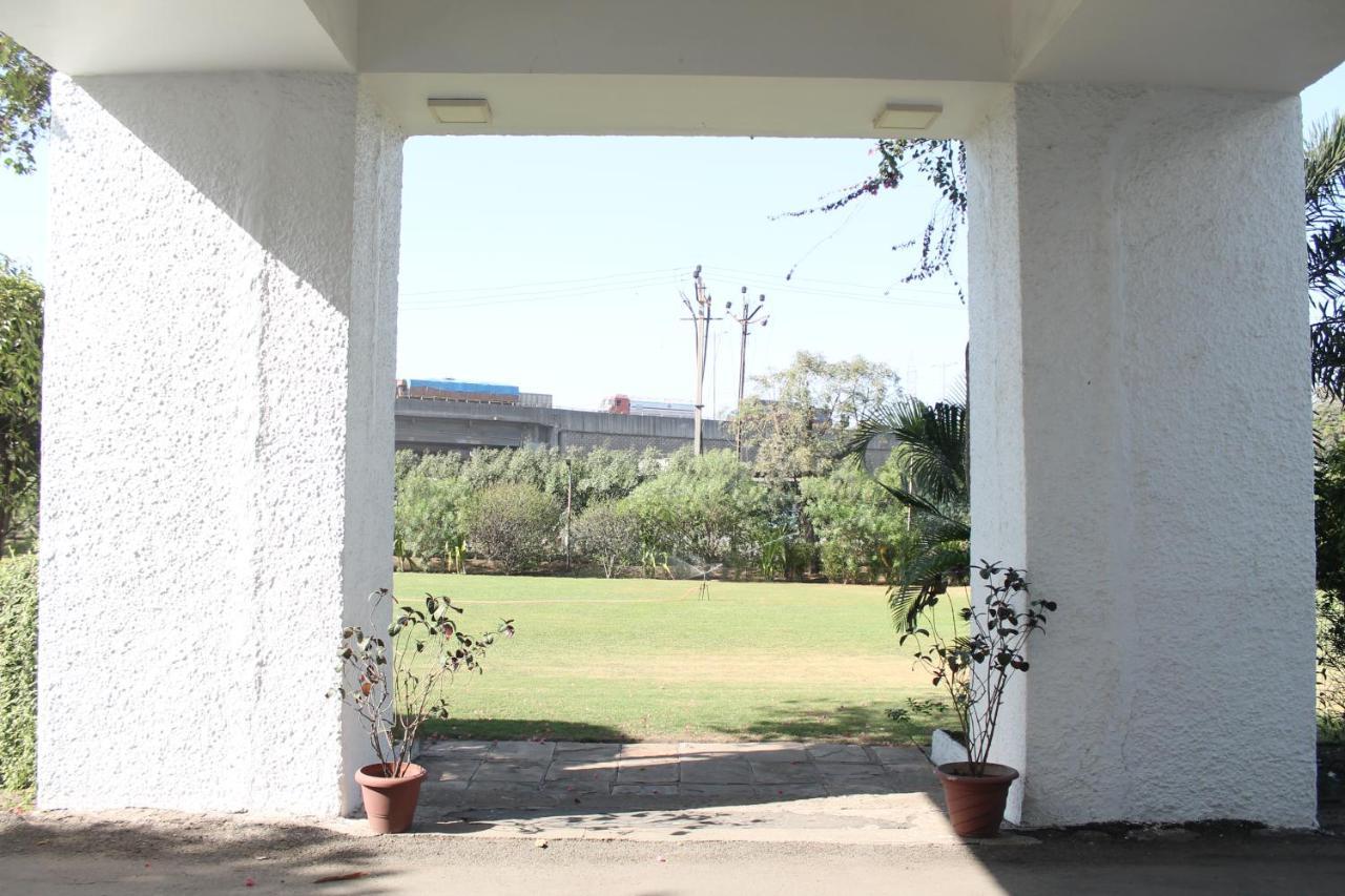 Chryso Hotels Pvt Ltd Ankleshwar Exterior foto
