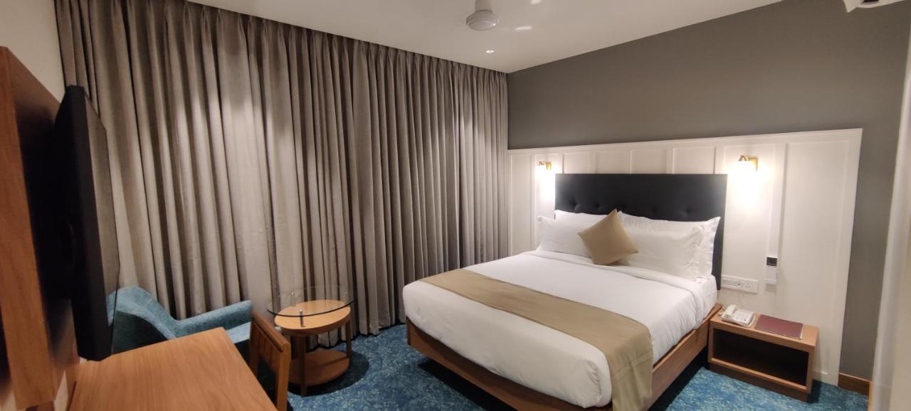 Chryso Hotels Pvt Ltd Ankleshwar Exterior foto