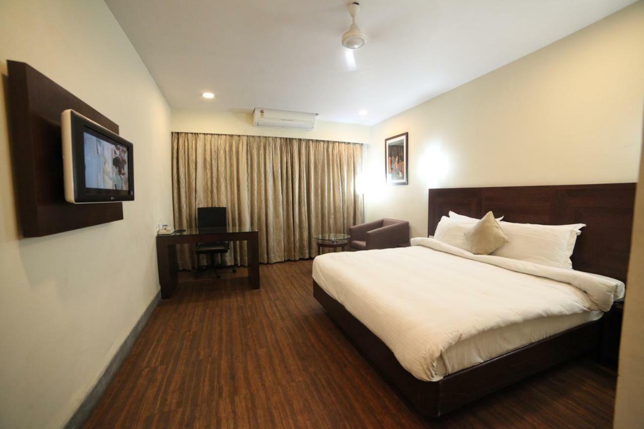 Chryso Hotels Pvt Ltd Ankleshwar Exterior foto